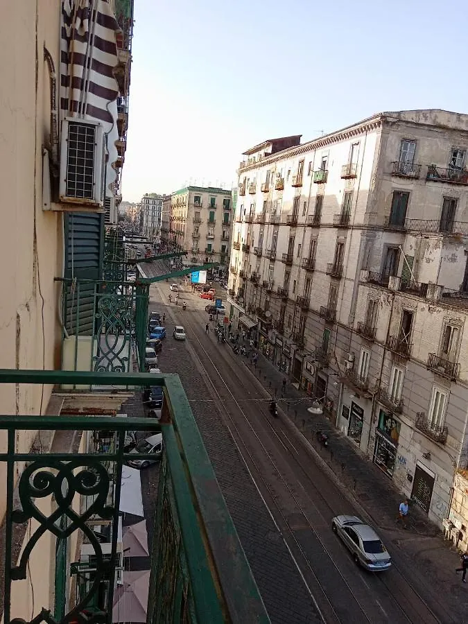 Home Elisabet Napoli