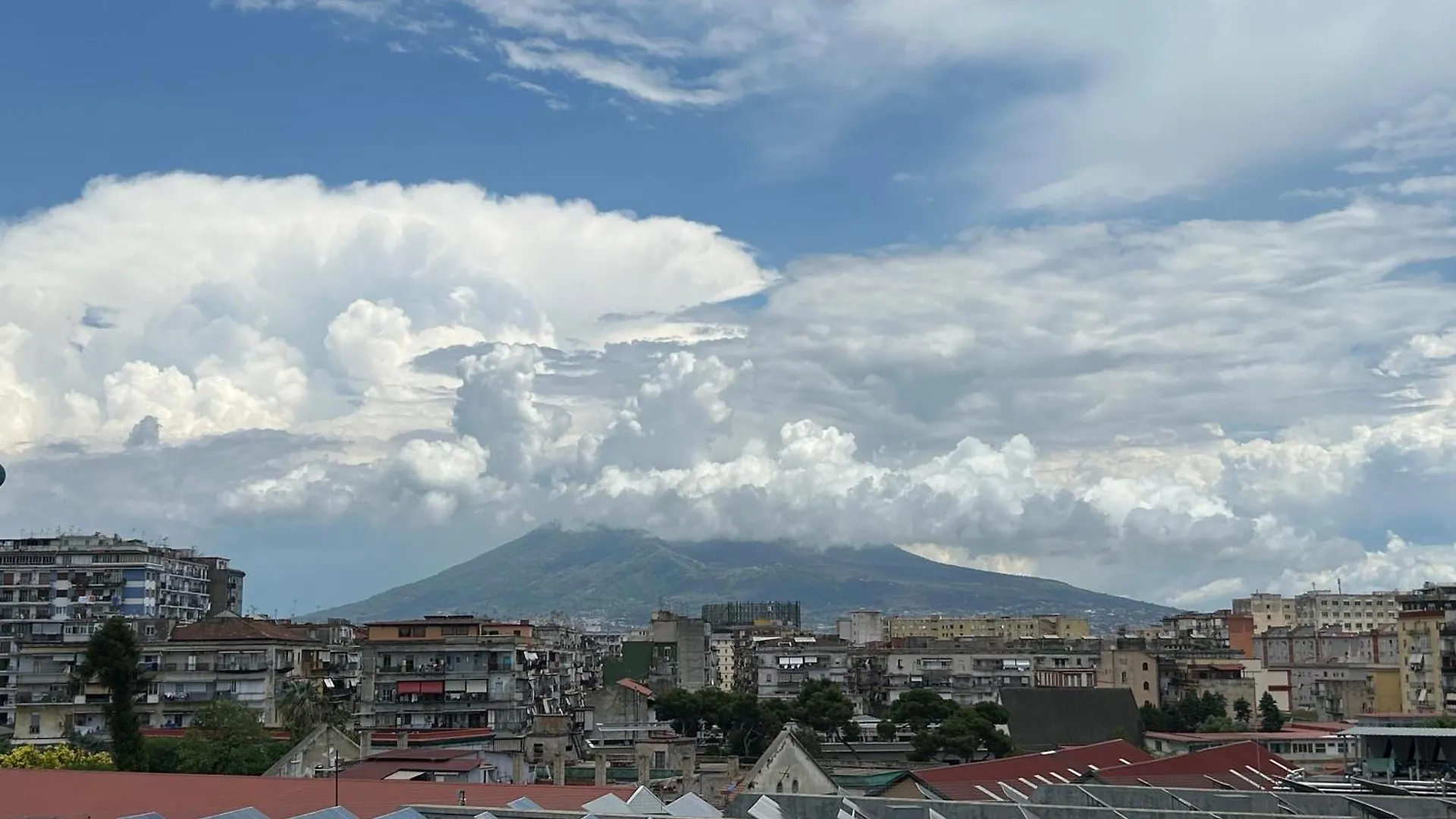 Home Elisabet Napoli