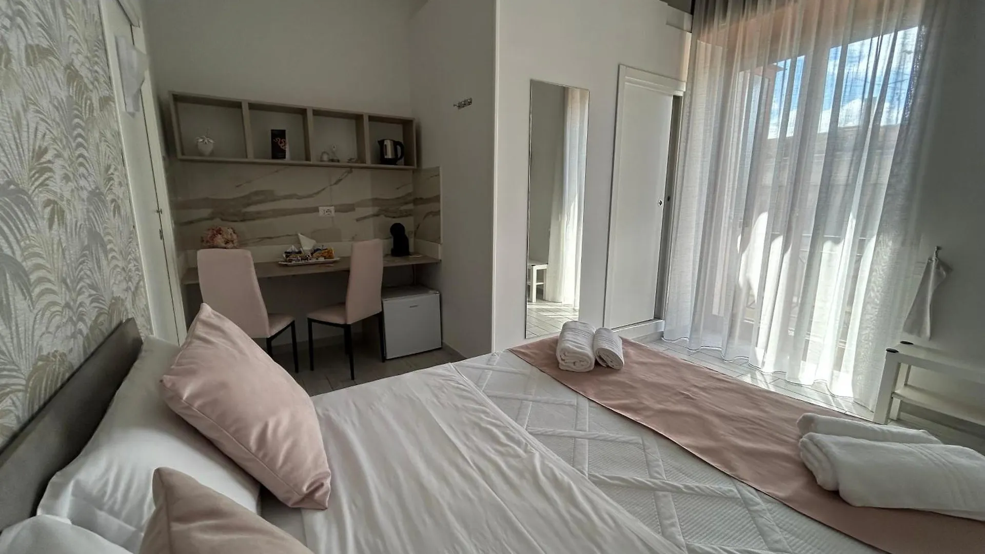 Home Elisabet Napoli Italia