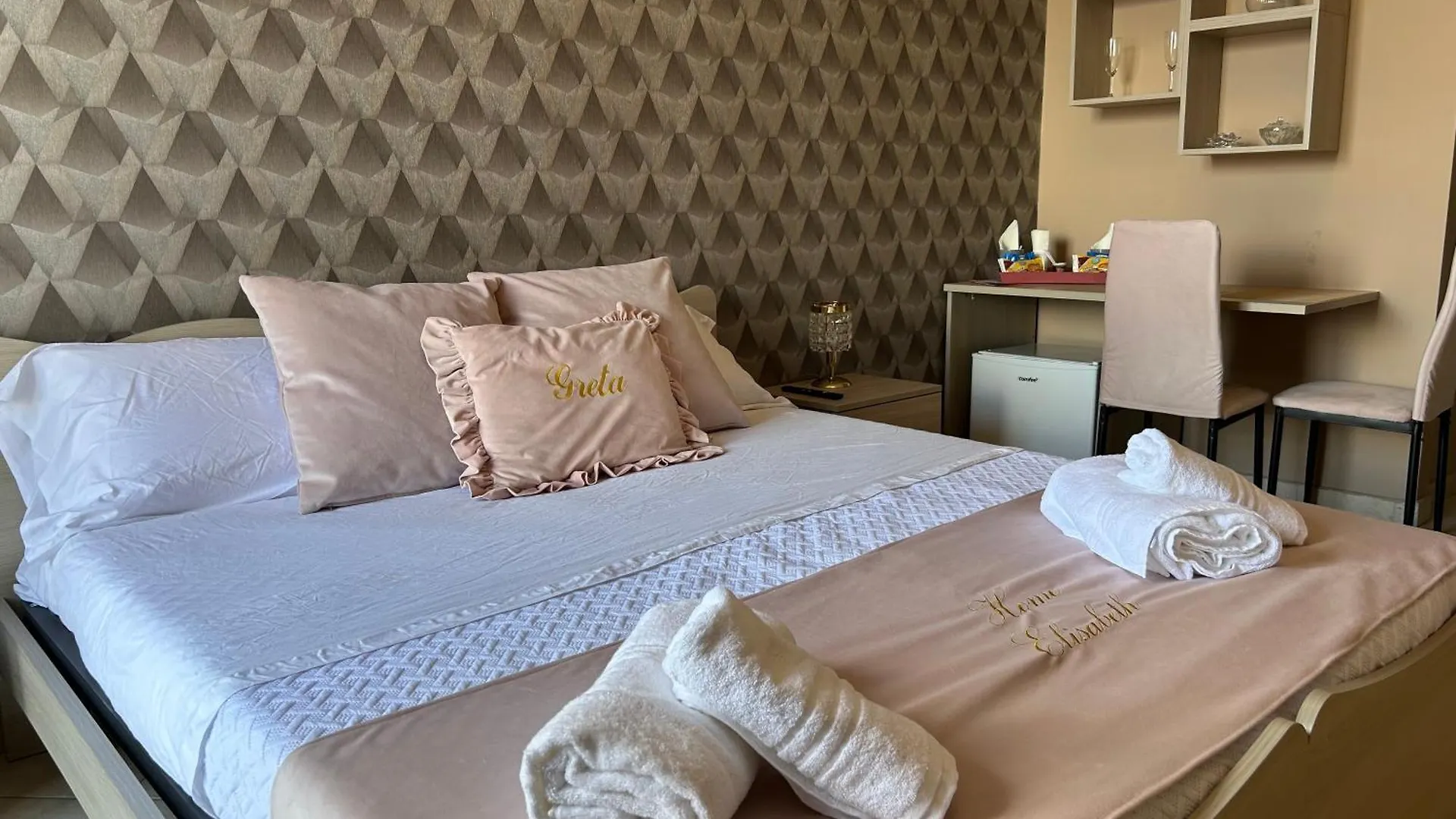Home Elisabet Naples