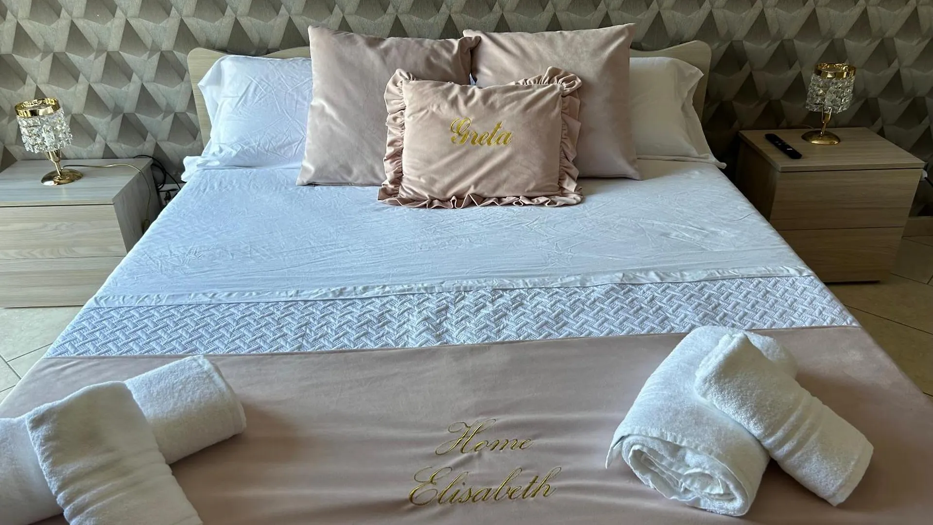 Home Elisabet Naples